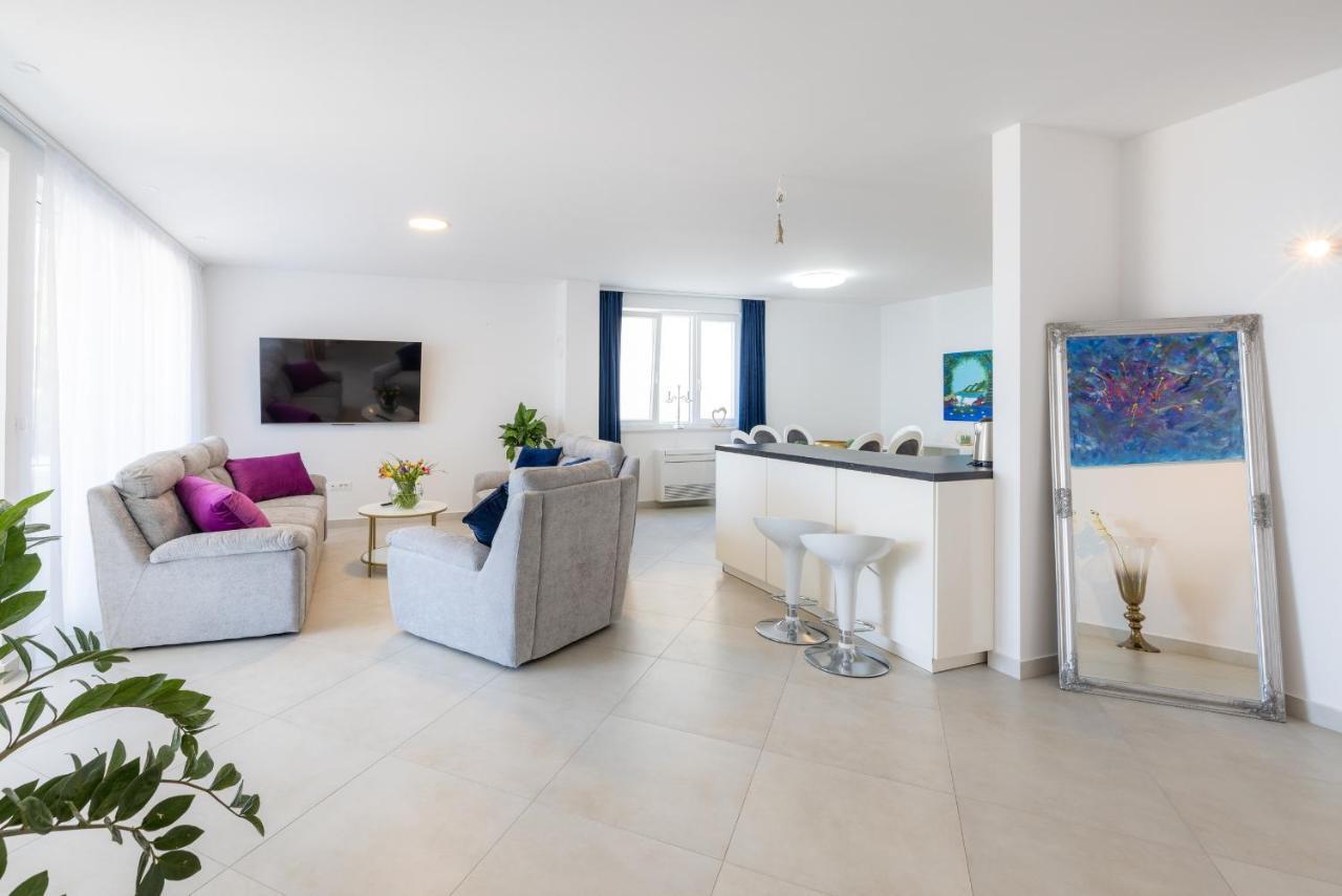 Villa Smaragd - Lapis - Luxury Apartment With Shared Pool Makarska Exterior foto