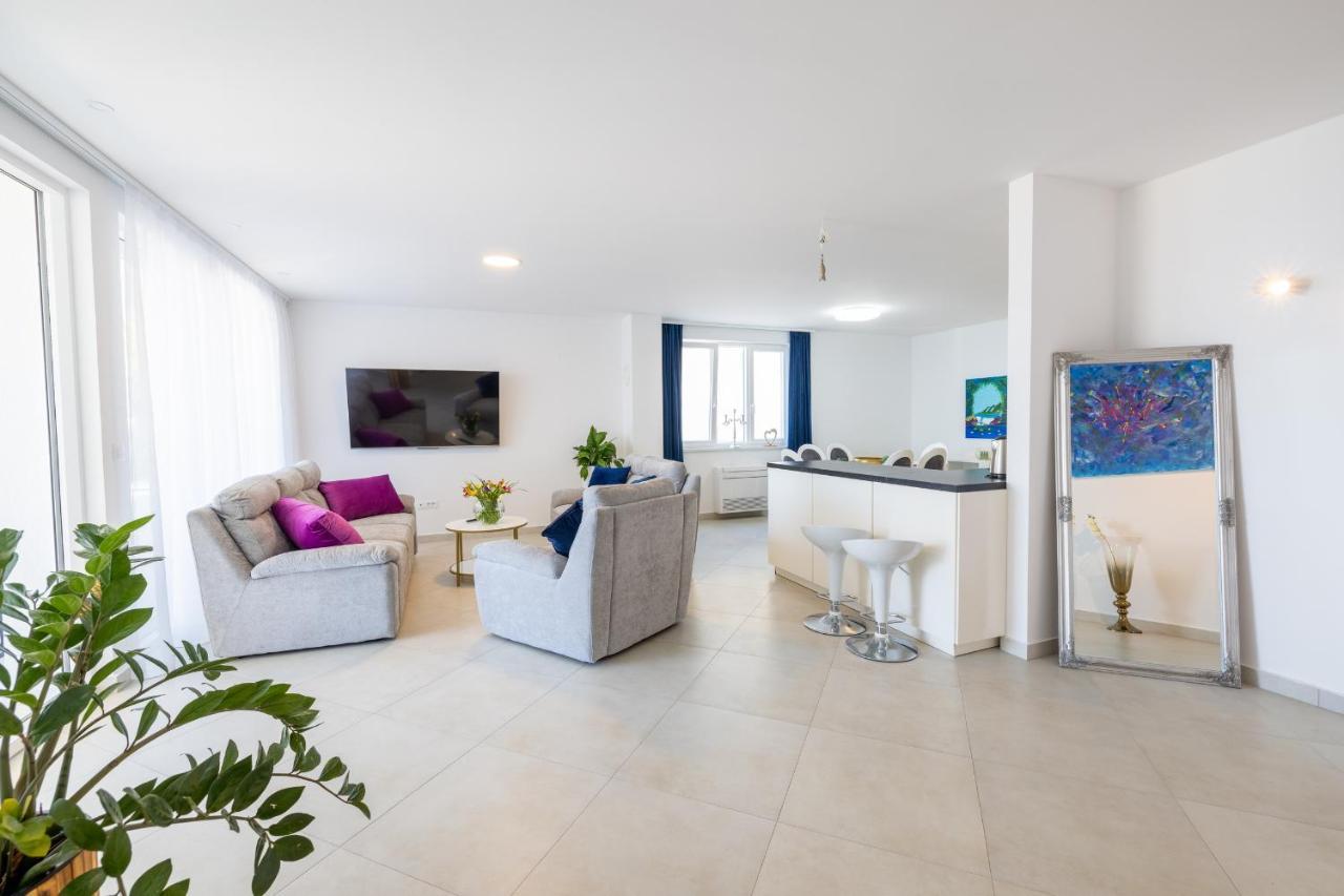 Villa Smaragd - Lapis - Luxury Apartment With Shared Pool Makarska Exterior foto
