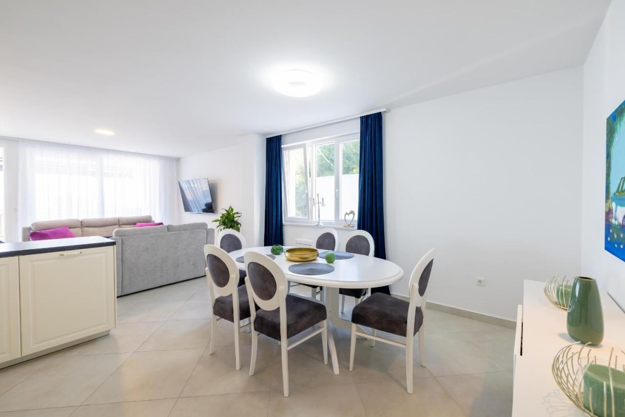 Villa Smaragd - Lapis - Luxury Apartment With Shared Pool Makarska Exterior foto