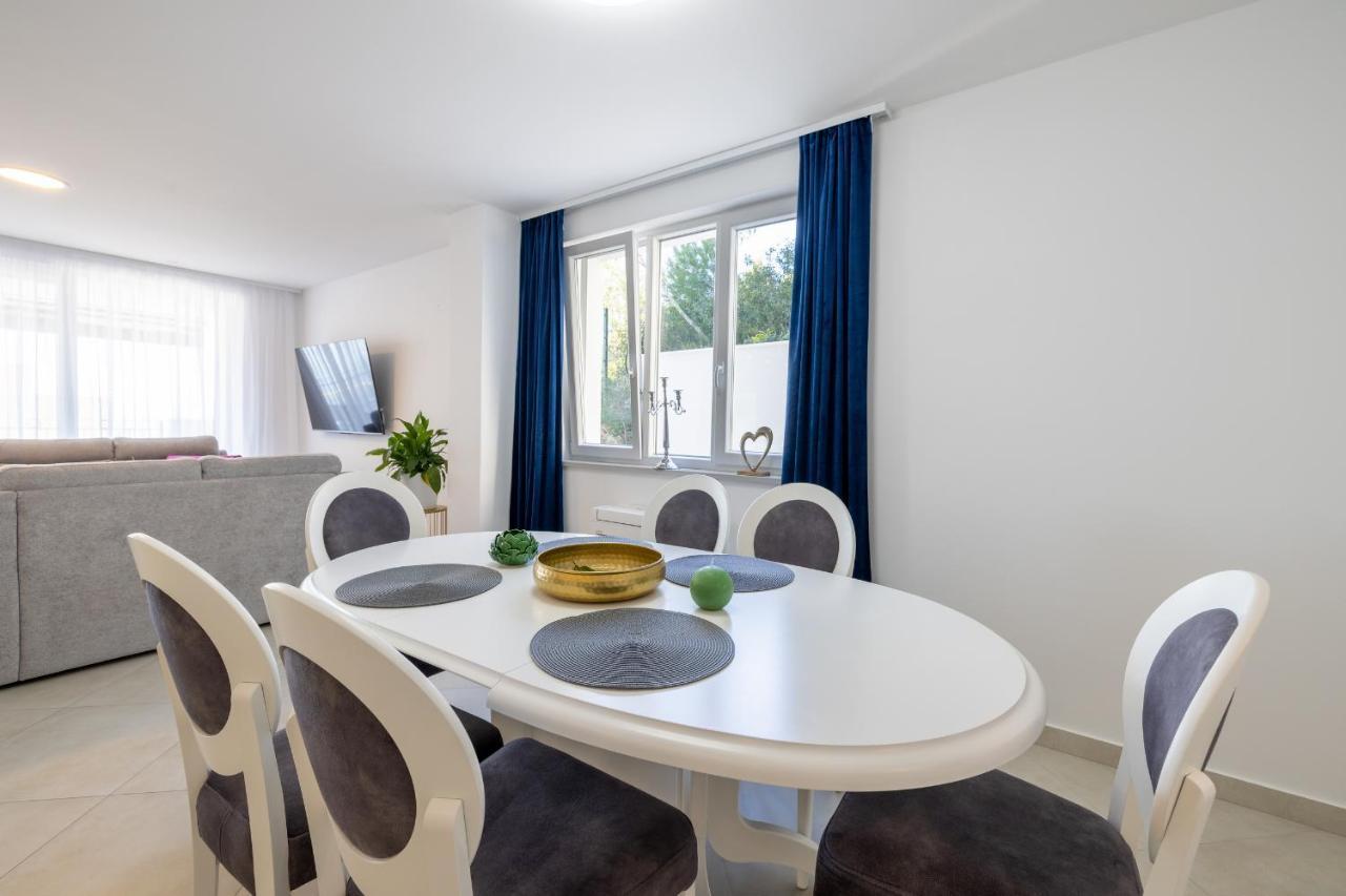 Villa Smaragd - Lapis - Luxury Apartment With Shared Pool Makarska Exterior foto