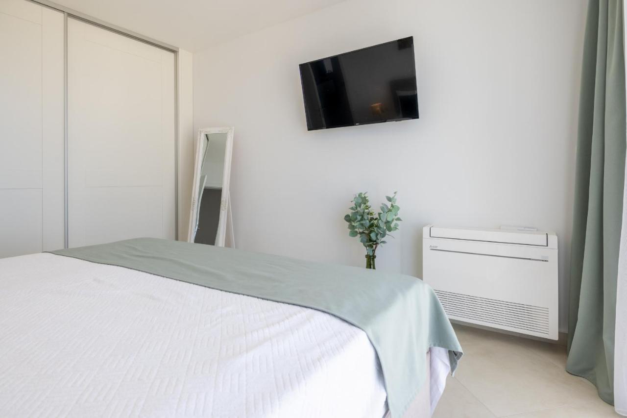Villa Smaragd - Lapis - Luxury Apartment With Shared Pool Makarska Exterior foto