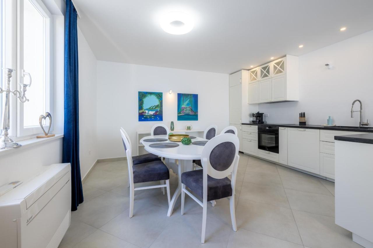 Villa Smaragd - Lapis - Luxury Apartment With Shared Pool Makarska Exterior foto
