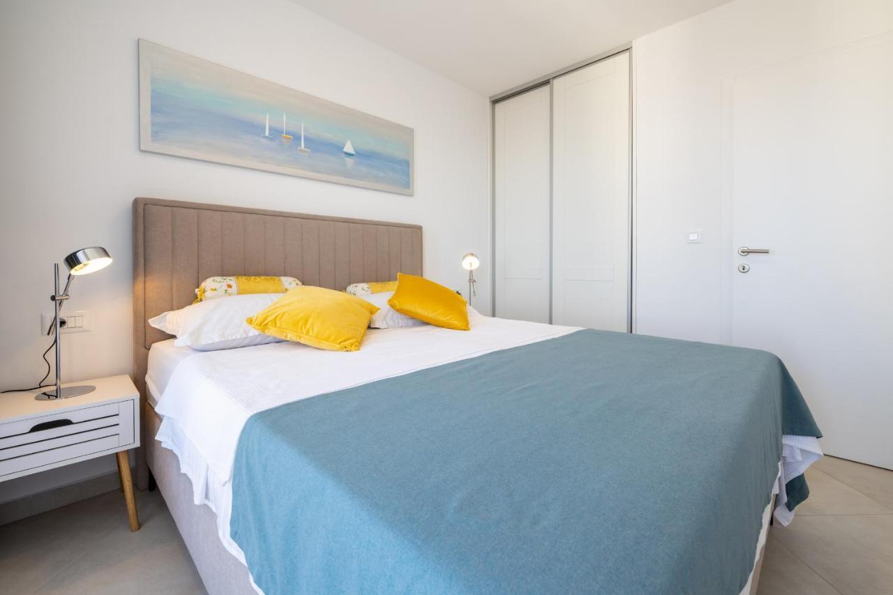 Villa Smaragd - Lapis - Luxury Apartment With Shared Pool Makarska Exterior foto